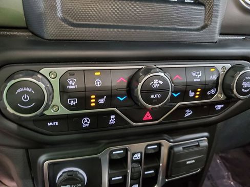 Used 2021 Jeep Wrangler Unlimited Rubicon w/ Cold Weather Group AWD/4WD image 34