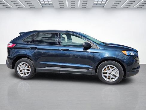 Certified 2024 Ford Edge SE image 4