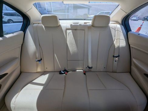 Used 2014 BMW 320i Sedan RWD image 23