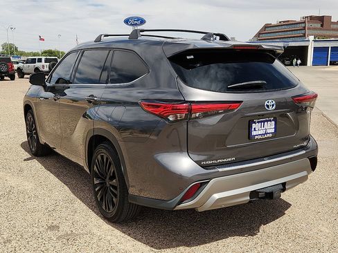 Used 2021 Toyota Highlander Platinum image 2
