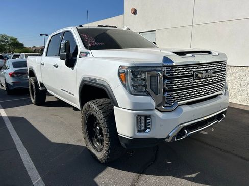 Used 2021 GMC Sierra 2500 Denali w/ Denali Ultimate Package AWD/4WD image 2