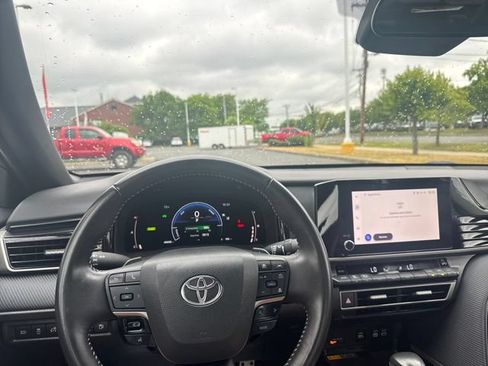 Used 2025 Toyota Camry SE FWD image 16