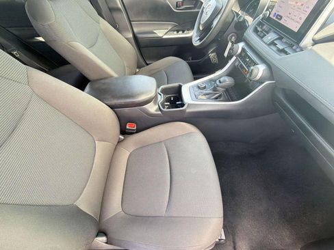Used 2025 Toyota RAV4 LE AWD/4WD image 34