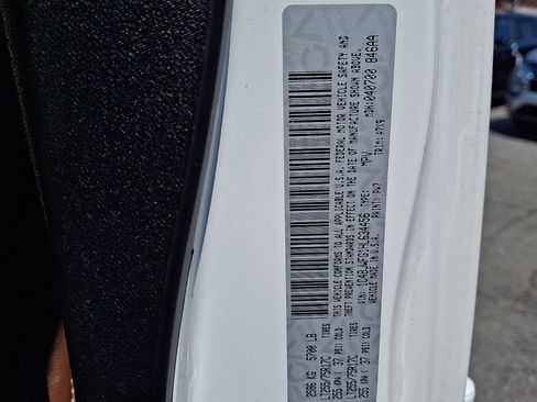 Used 2017 Jeep Wrangler Unlimited Rubicon w/ Connectivity Group image 28