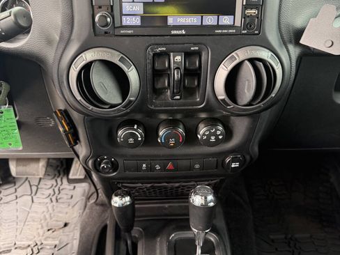 Used 2017 Jeep Wrangler Unlimited Sport AWD/4WD image 18