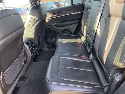 Used 2024 Jeep Grand Cherokee Limited image 7