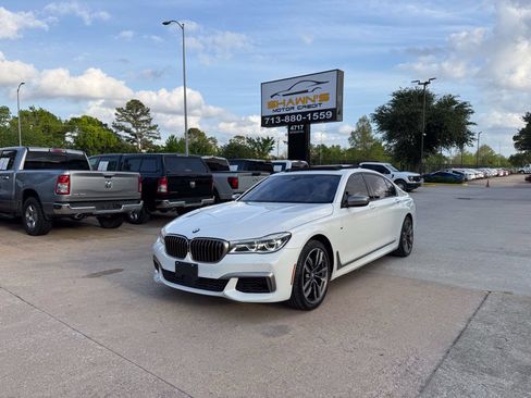 Used 2018 BMW M760i xDrive AWD/4WD image 3