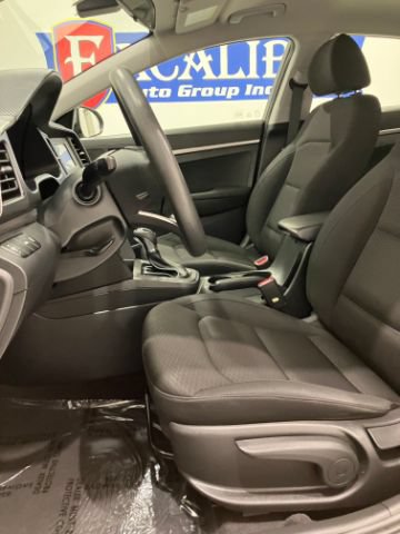 Used 2020 Hyundai Elantra SE w/ Cargo Package (C1) FWD image 14