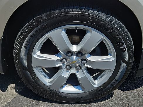 Used 2017 Chevrolet Traverse LT w/ Style and Technology Package FWD image 8