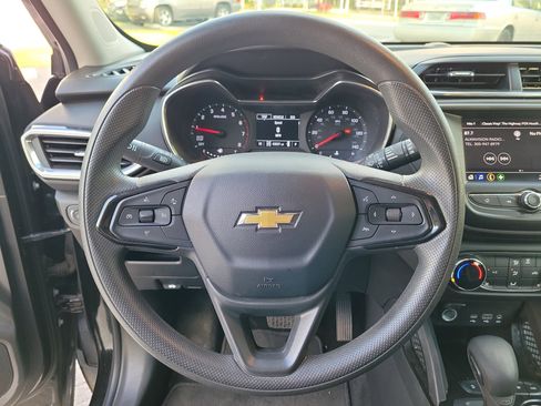 Used 2023 Chevrolet TrailBlazer LT AWD/4WD image 23