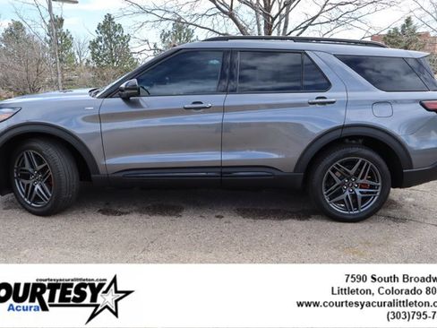 Used 2025 Ford Explorer ST-Line w/ Premium Package image 3