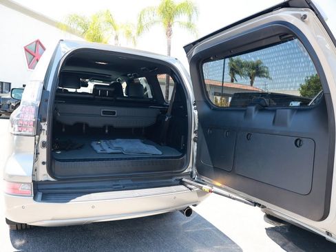 Used 2023 Lexus GX 460 Luxury w/ Off Road Package AWD/4WD image 38