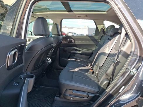 Used 2025 Kia Sorento S w/ Panoramic Sunroof Package image 10