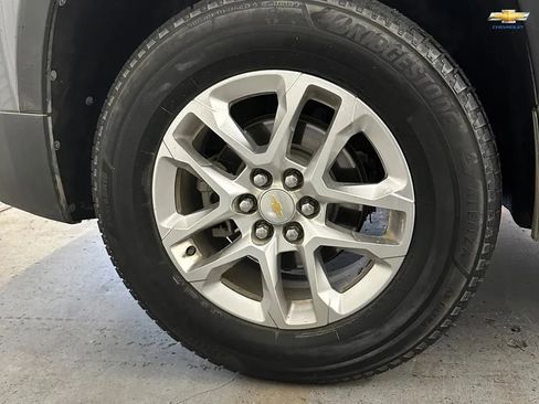 Used 2020 Chevrolet Traverse LT image 27
