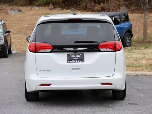 Used 2024 Chrysler Voyager LX image 3