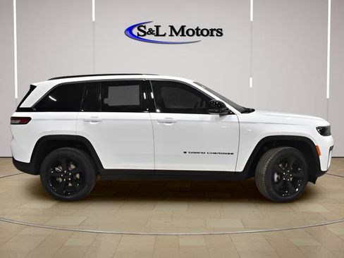 New 2026 Jeep Grand Cherokee Limited w/ Limited Altitude Package AWD/4WD image 7