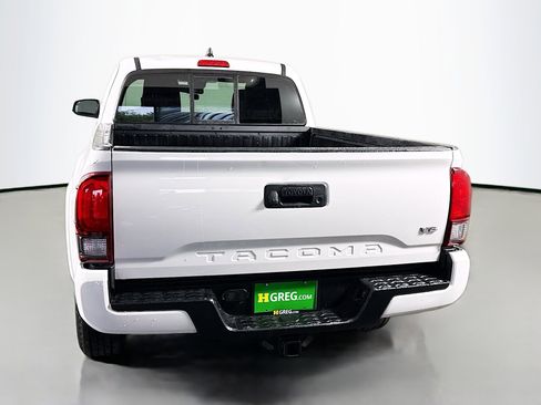 Used 2022 Toyota Tacoma SR5 w/ Technology Package RWD image 8
