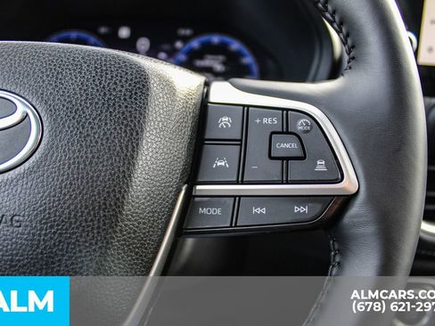 Used 2024 Toyota Grand Highlander AWD image 29
