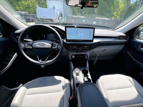 New 2025 Ford Escape SE w/ Class II Trailer Tow Package FWD image 21