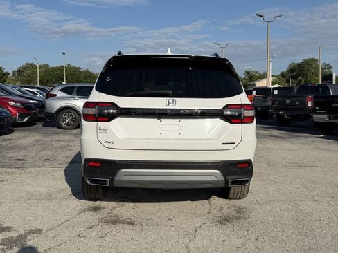 Used 2024 Honda Pilot Touring image 6