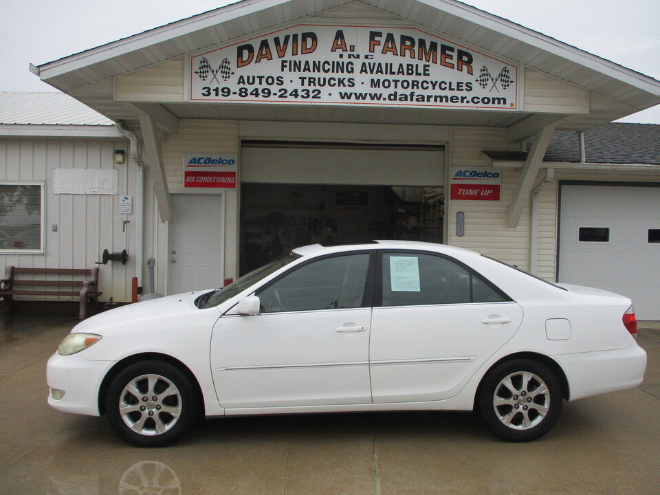 Used 2005 Toyota Camry XLE w/ VSC & Side Airbag Pkg FWD image 13