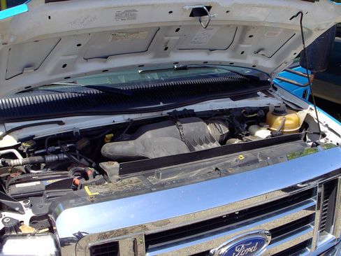 Used 2015 Ford E-450 and Econoline 450 Super Duty w/ Shuttle Bus Prep Package RWD image 10