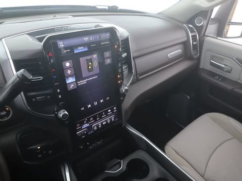 Used 2025 RAM 2500 Laramie AWD/4WD image 30