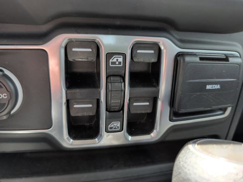 Used 2020 Jeep Wrangler Unlimited Sport S AWD/4WD image 18