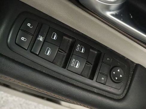 Certified 2017 Chrysler Pacifica Touring-L w/ Tire & Wheel Group image 30