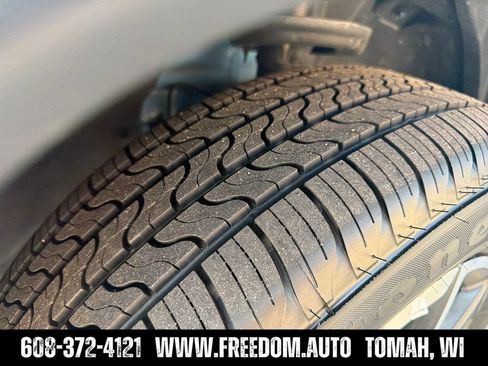 Used 2025 Jeep Compass Trailhawk AWD/4WD image 26