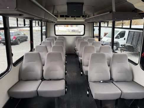 Used 2014 Ford F550 4X2 2dr Regular Cab 140.8 200. image 22