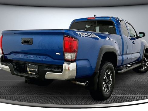 Used 2017 Toyota Tacoma TRD Off-Road w/ Tow Package image 6