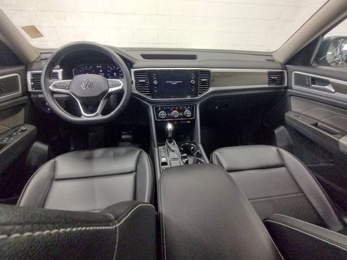 Certified 2022 Volkswagen Atlas SE FWD image 40