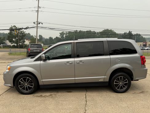 Used 2018 Dodge Grand Caravan SXT FWD image 6