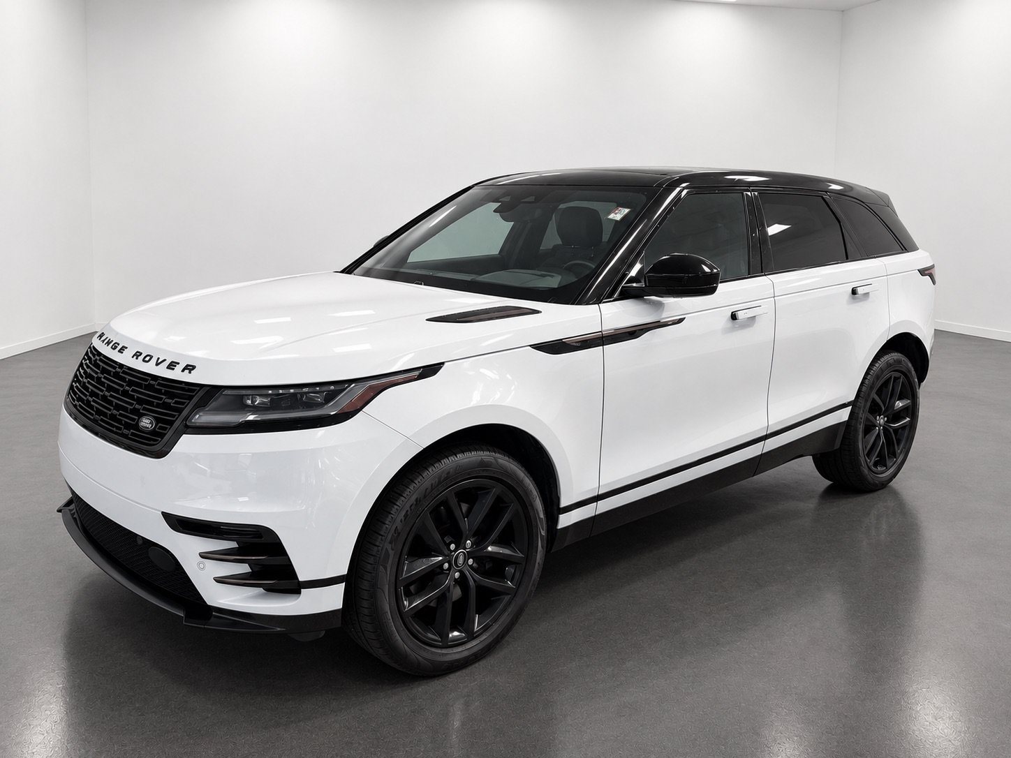 Used 2024 Land Rover Range Rover Velar Dynamic SE AWD/4WD image 3
