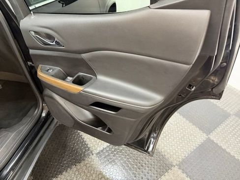 Used 2022 GMC Acadia SLE w/ Driver Convenience Package FWD image 42