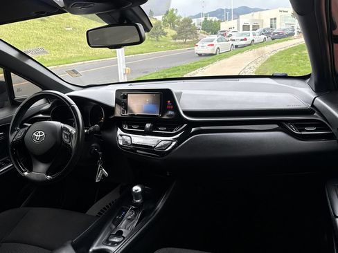 Used 2018 Toyota C-HR XLE FWD image 27