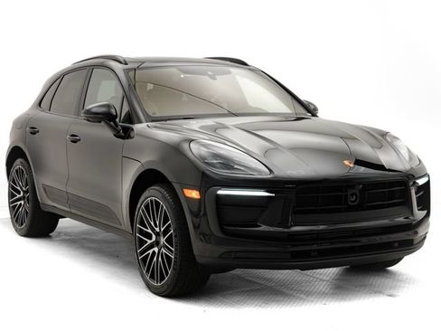 Certified 2026 Porsche Macan AWD/4WD image 32