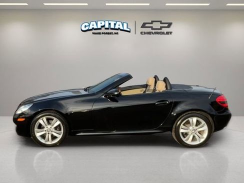 Used 2010 Mercedes-Benz SLK 300 image 2