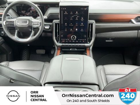 Used 2025 GMC Yukon XL Denali AWD/4WD image 16