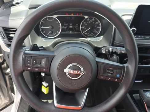 Used 2024 Nissan Rogue SV FWD image 17