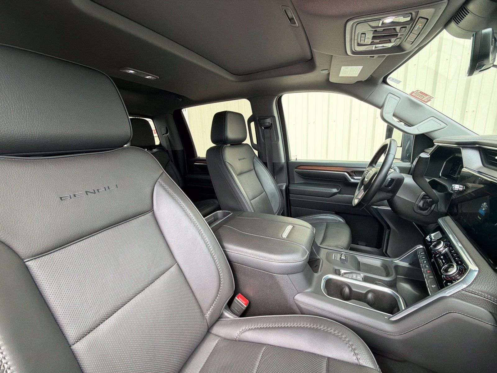 Used 2024 GMC Sierra 3500 Denali w/ Denali Reserve Package AWD/4WD image 9