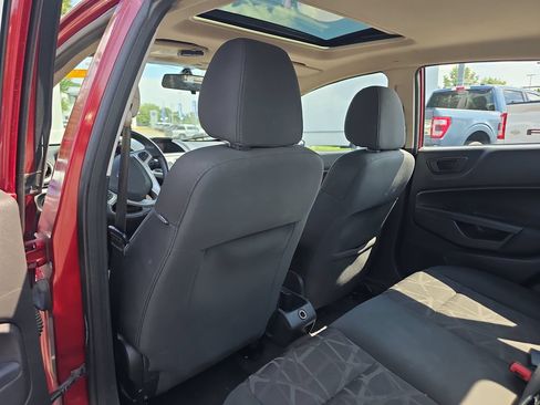 Used 2013 Ford Fiesta SE FWD image 17