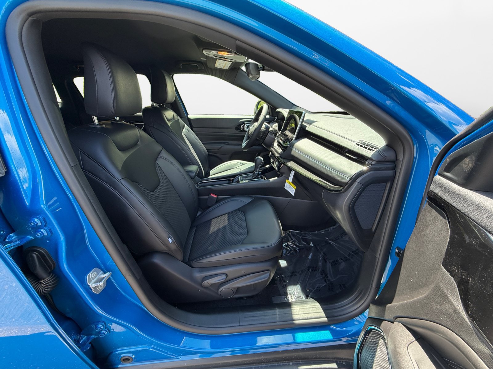 New 2026 Jeep Compass Latitude AWD/4WD image 19