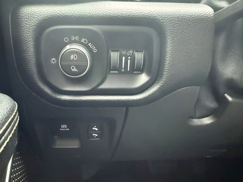 Used 2019 RAM 1500 Laramie AWD/4WD image 25