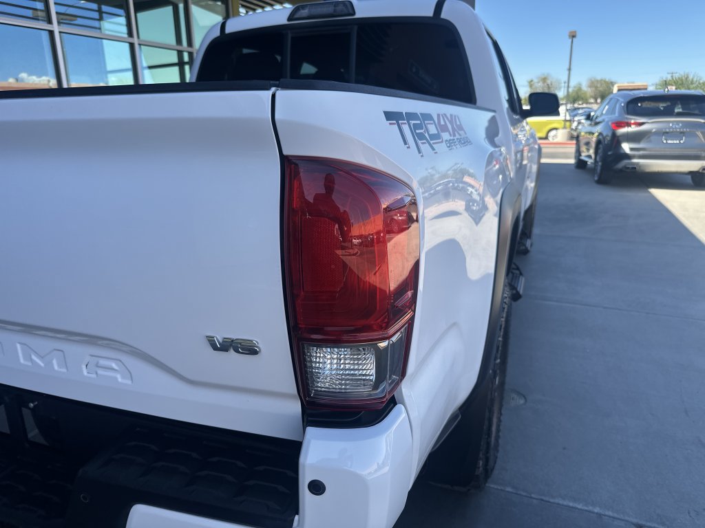 Used 2016 Toyota Tacoma TRD Off-Road w/ Premium & Technology Package AWD/4WD image 14