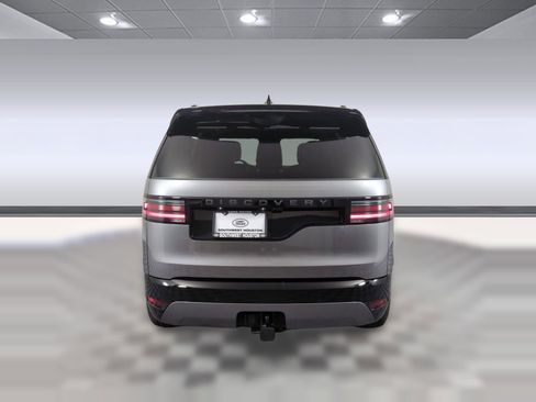 Certified 2025 Land Rover Discovery Dynamic SE image 8