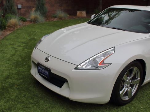 Used 2009 Nissan 370Z Touring RWD image 14