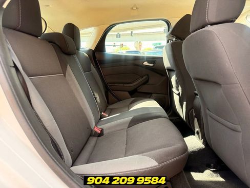 Used 2013 Ford Focus SE FWD image 32