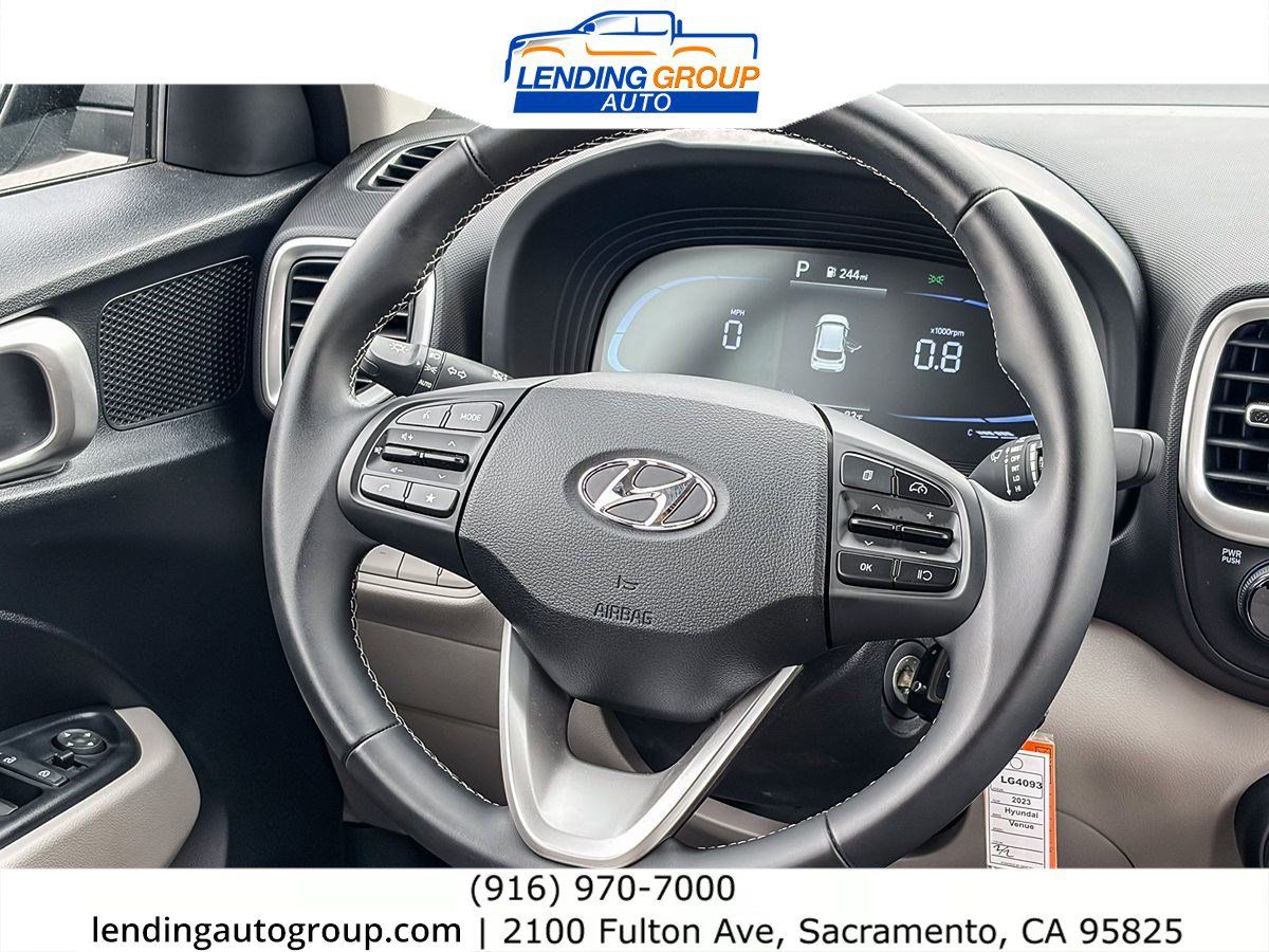 Used 2023 Hyundai Venue SEL FWD image 14